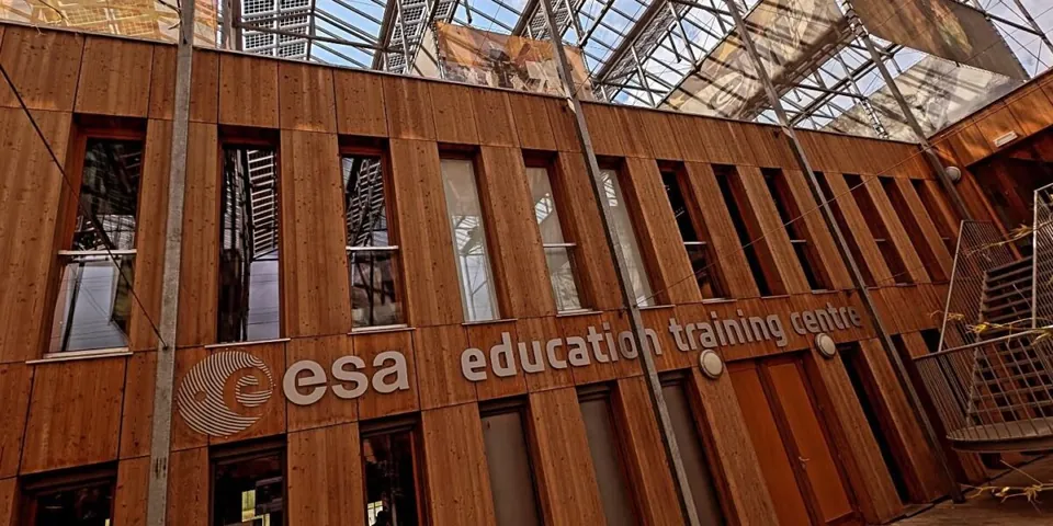 🚀 Το Κέντρο Καινοτομίας Πάρου πήγε στο φεγγάρι (καλά… σχεδόν)!